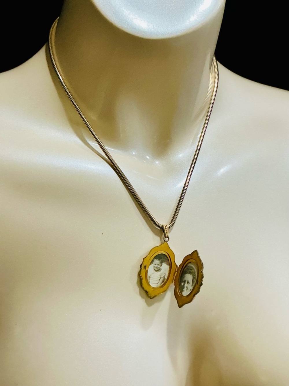 Stamped GOLD FILLED Heirloom Etched Designed Photo Locket Pendant Chain Necklace
